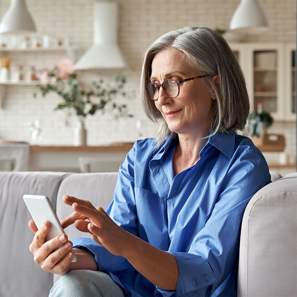 Patientin nimmt an einer Online-Psychotherapie-Sitzung per Video teil.